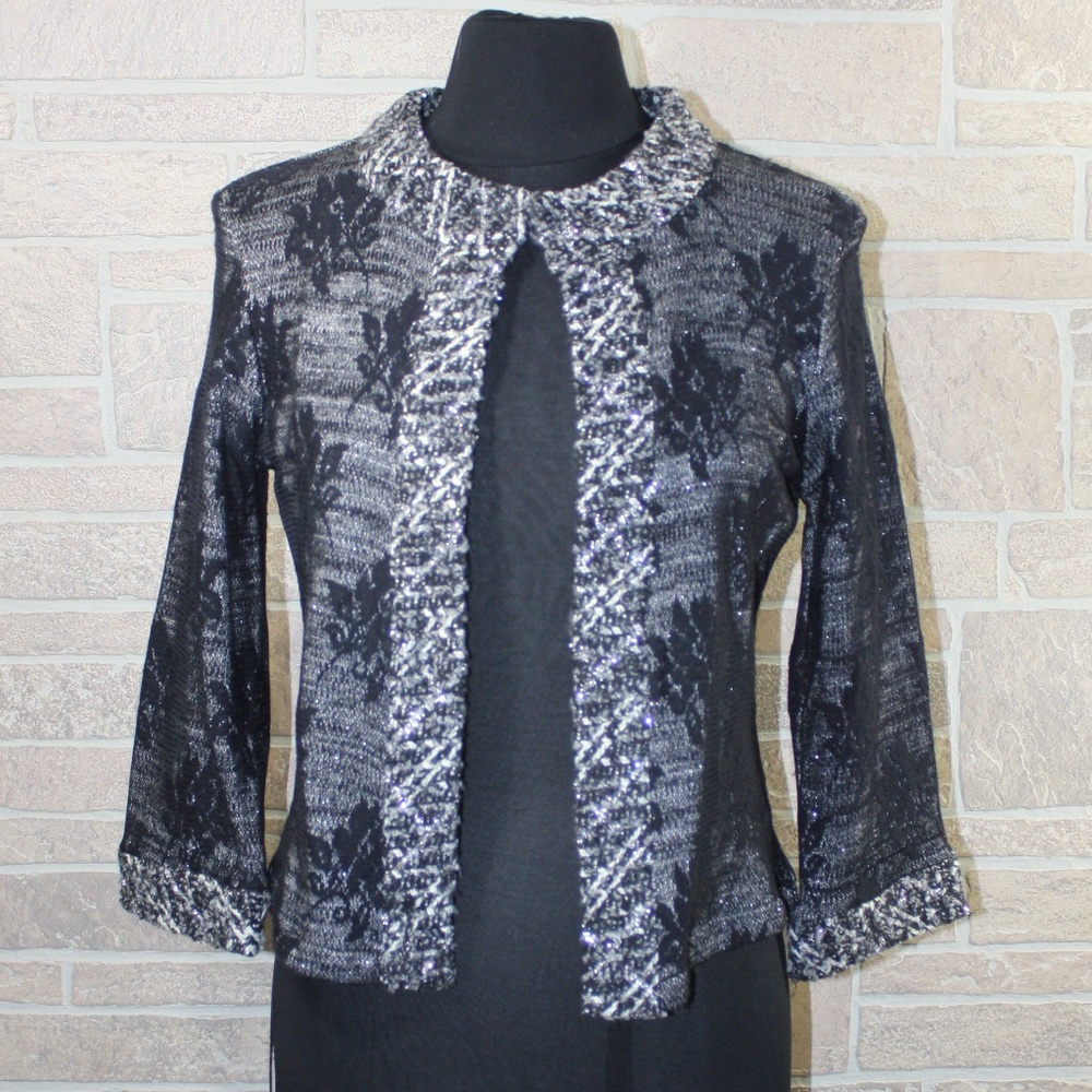 WR Silver/ Black Cardigan Size Medium
